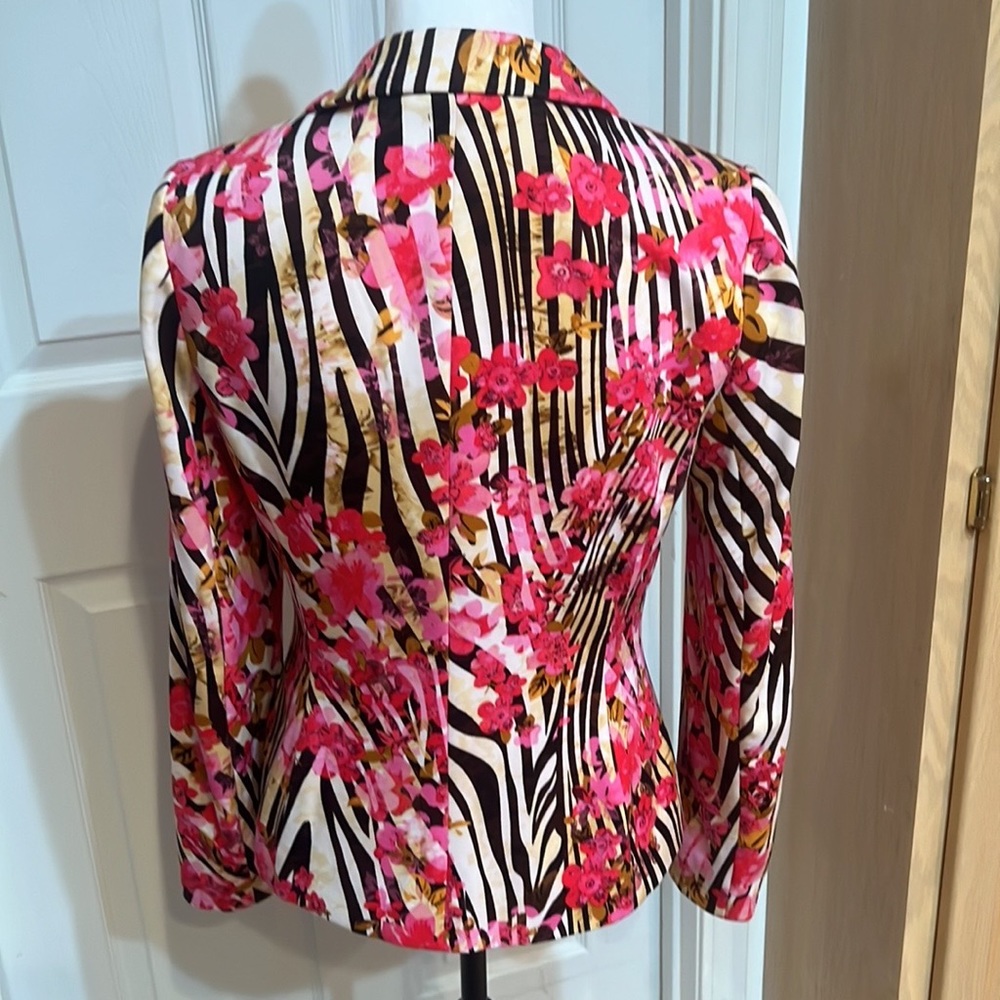 Beautiful print jacket.